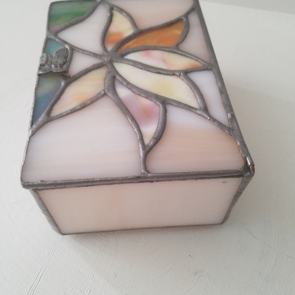 Vintage Stained Leaded Glass Floral Trinket Jewely Box with Butterfly Accent - Picture 4 of 7